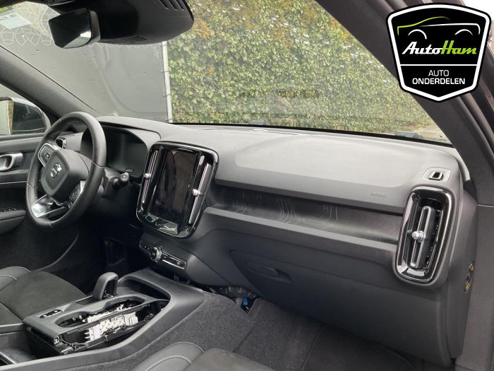 Volvo XC40 1.5 T5 Plug-in Hybrid 16V Épave (2023, Noir)