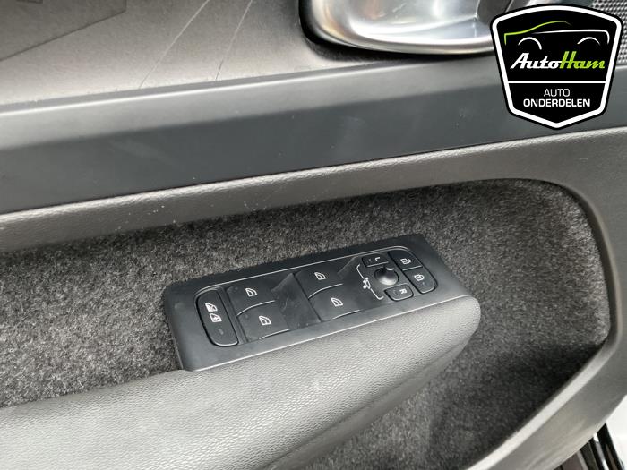 Volvo XC40 1.5 T5 Plug-in Hybrid 16V Épave (2023, Noir)