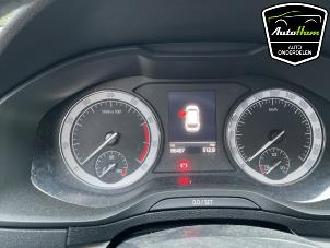 Skoda Karoq 1.5 TSI 16V Épave (2021, Rouge)