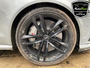 Audi RS 6 Avant 4.0 V8 TFSI 32V Épave (2015, Gris)