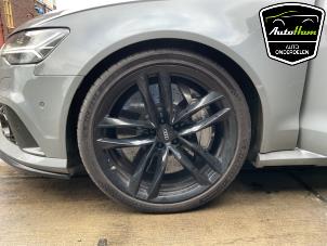 Audi RS 6 Avant 4.0 V8 TFSI 32V Épave (2015, Gris)