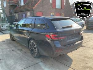 BMW 5 serie Touring 530i 2.0 TwinPower Turbo 16V Mild Hybrid Épave (2021, Noir)
