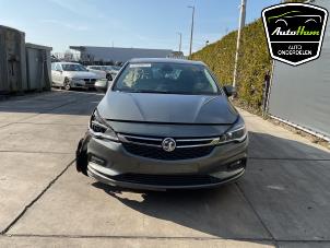 Opel Astra K 1.6 SIDI Eco Turbo 16V Samochód złomowany (2019, Ciemny, Szary)