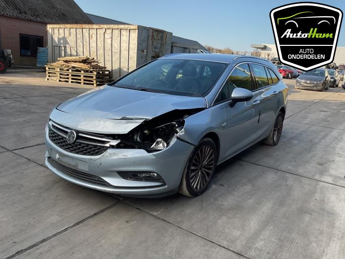 Opel Astra K Sports Tourer 1.6 CDTI 136 16V Épave (2016, Léger, Bleu, Beige)