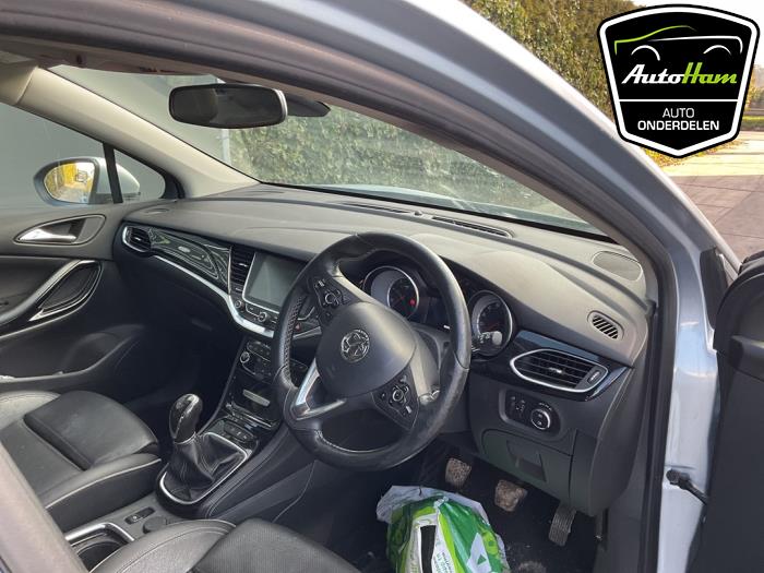 Opel Astra K Sports Tourer 1.6 CDTI 136 16V Épave (2016, Léger, Bleu, Beige)