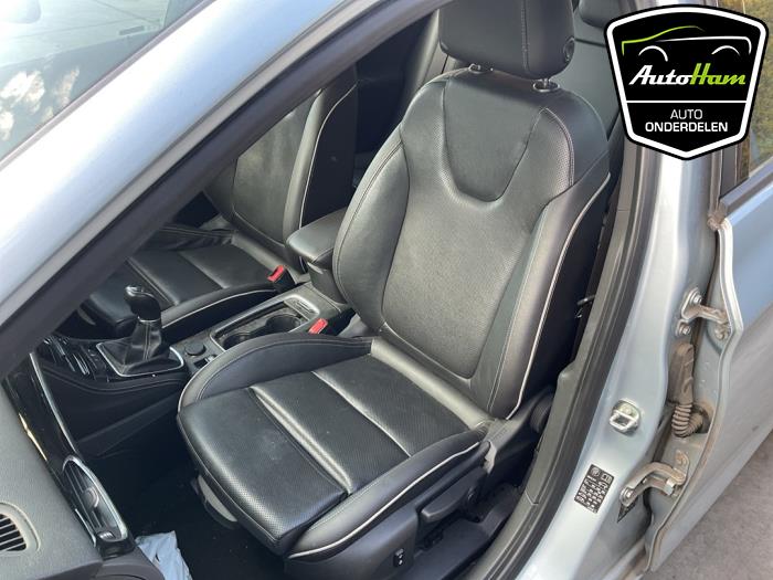 Opel Astra K Sports Tourer 1.6 CDTI 136 16V Épave (2016, Léger, Bleu, Beige)