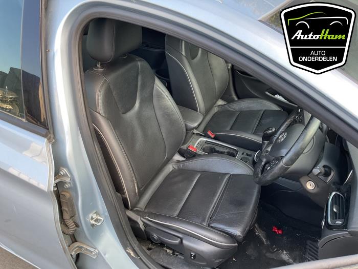 Opel Astra K Sports Tourer 1.6 CDTI 136 16V Épave (2016, Léger, Bleu, Beige)