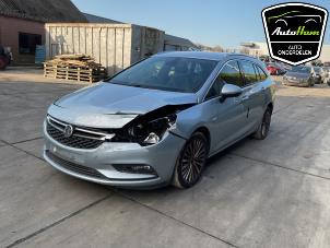 Opel Astra K Sports Tourer 1.6 CDTI 136 16V Épave (2016, Léger, Bleu, Beige)