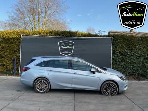 Opel Astra K Sports Tourer 1.6 CDTI 136 16V Épave (2016, Léger, Bleu, Beige)