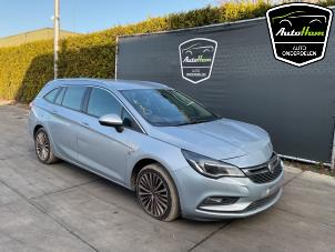 Opel Astra K Sports Tourer 1.6 CDTI 136 16V Épave (2016, Léger, Bleu, Beige)