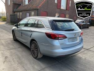 Opel Astra K Sports Tourer 1.6 CDTI 136 16V Épave (2016, Léger, Bleu, Beige)