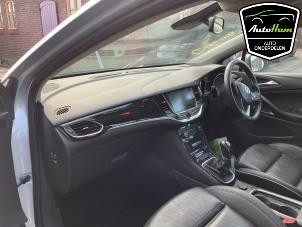 Opel Astra K Sports Tourer 1.6 CDTI 136 16V Épave (2016, Léger, Bleu, Beige)