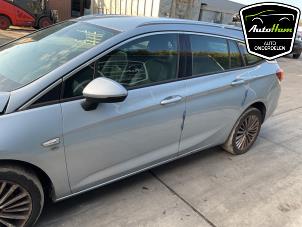 Opel Astra K Sports Tourer 1.6 CDTI 136 16V Épave (2016, Léger, Bleu, Beige)