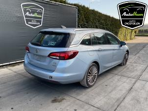 Opel Astra K Sports Tourer 1.6 CDTI 136 16V Épave (2016, Léger, Bleu, Beige)