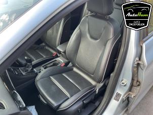 Opel Astra K Sports Tourer 1.6 CDTI 136 16V Épave (2016, Léger, Bleu, Beige)