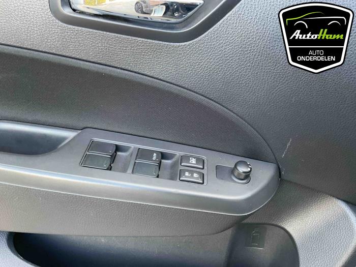 Suzuki Swift 1.2 16V Épave (2011, Noir)
