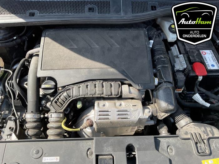 Opel Corsa F 1.2 Turbo 12V 100 Épave (2021, Noir)