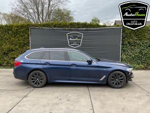 BMW 5 serie Touring 520i 2.0 TwinPower Turbo 16V Épave (2019, Bleu)