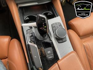 BMW 5 serie Touring 520i 2.0 TwinPower Turbo 16V Épave (2019, Bleu)