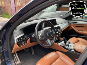 BMW 5 serie Touring 520i 2.0 TwinPower Turbo 16V Épave (2019, Bleu)