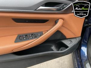 BMW 5 serie Touring 520i 2.0 TwinPower Turbo 16V Épave (2019, Bleu)