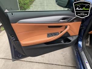 BMW 5 serie Touring 520i 2.0 TwinPower Turbo 16V Épave (2019, Bleu)