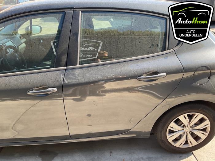 Peugeot 208 I 1.4 16V Épave (2012, Gris)