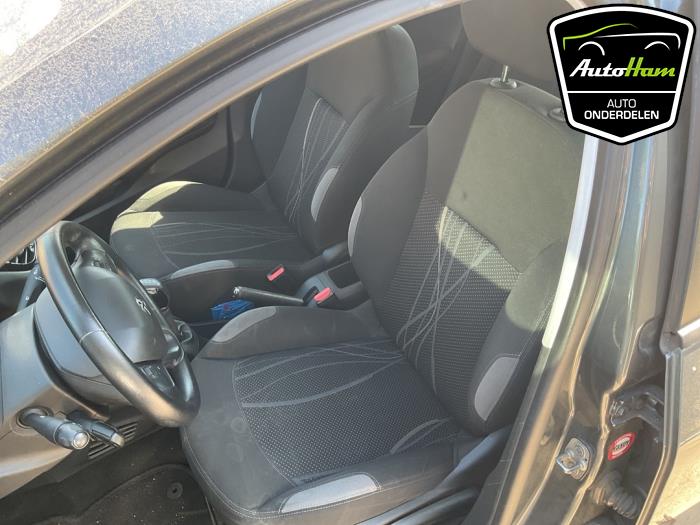 Peugeot 208 I 1.4 16V Épave (2012, Gris)