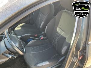 Peugeot 208 I 1.4 16V Épave (2012, Gris)