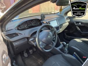 Peugeot 208 I 1.4 16V Épave (2012, Gris)