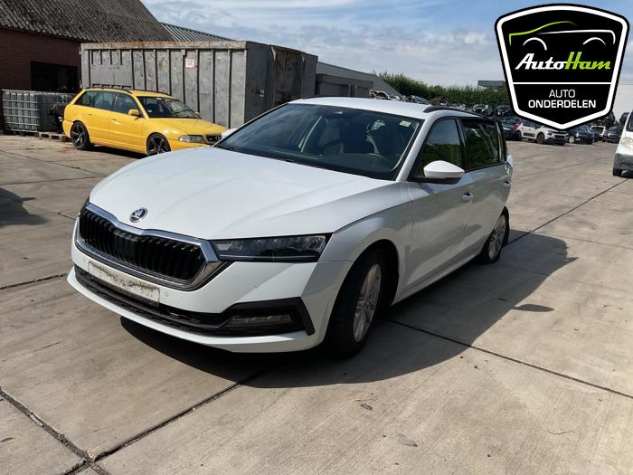 Skoda Octavia Combi 1.5 TSI e-TEC 16V Vehículo de desguace (2024, Blanco)