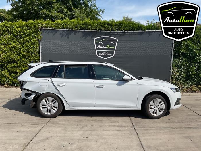 Skoda Octavia Combi 1.5 TSI e-TEC 16V Vehículo de desguace (2024, Blanco)