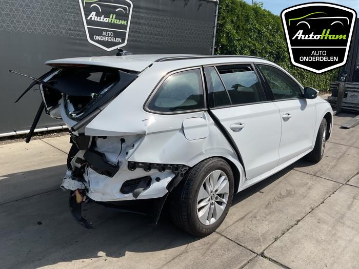 Skoda Octavia Combi 1.5 TSI e-TEC 16V Vehículo de desguace (2024, Blanco)