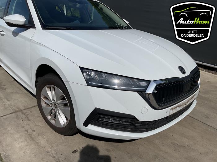 Skoda Octavia Combi 1.5 TSI e-TEC 16V Vehículo de desguace (2024, Blanco)