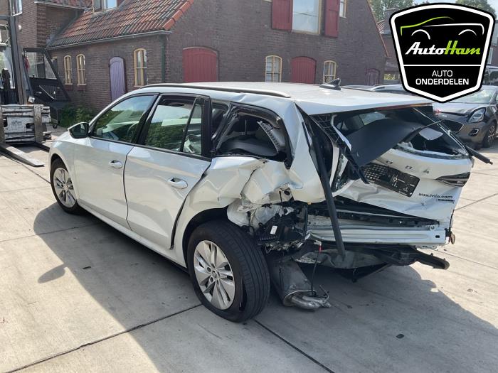 Skoda Octavia Combi 1.5 TSI e-TEC 16V Vehículo de desguace (2024, Blanco)