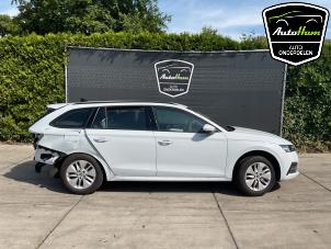 Skoda Octavia Combi 1.5 TSI e-TEC 16V Vehículo de desguace (2024, Blanco)