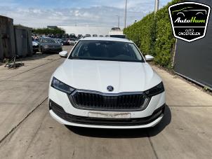 Skoda Octavia Combi 1.5 TSI e-TEC 16V Vehículo de desguace (2024, Blanco)