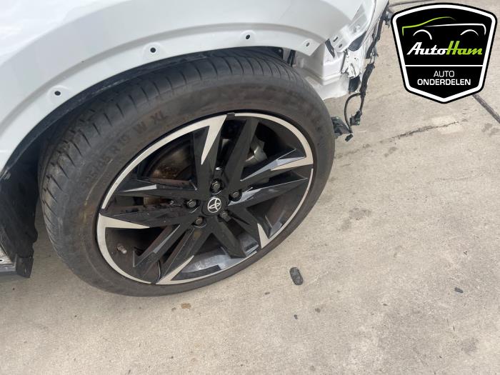 Toyota C-HR 2.0 16V Hybrid Skrotfordon (2023, GRIJS)