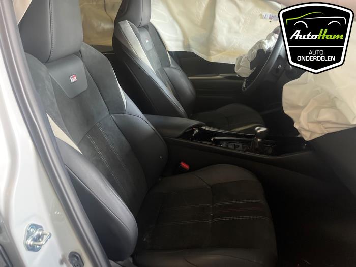 Toyota C-HR 2.0 16V Hybrid Skrotfordon (2023, GRIJS)