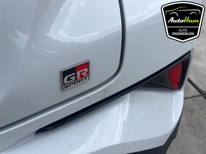 Toyota C-HR 2.0 16V Hybrid Skrotfordon (2023, GRIJS)