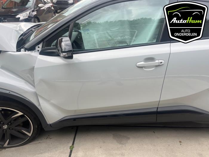 Toyota C-HR 2.0 16V Hybrid Skrotfordon (2023, GRIJS)