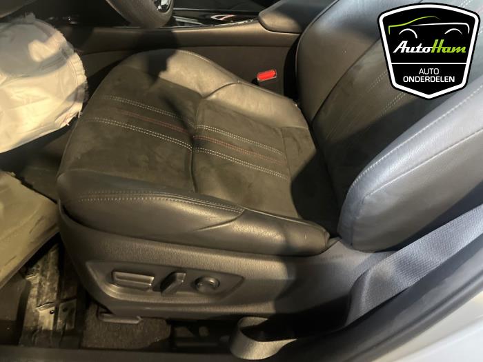 Toyota C-HR 2.0 16V Hybrid Skrotfordon (2023, GRIJS)