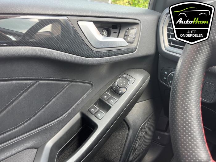 Ford Focus 4 Wagon 1.0 Ti-VCT EcoBoost 12V 125 Épave (2020, Noir)