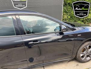 Ford Focus 4 Wagon 1.0 Ti-VCT EcoBoost 12V 125 Épave (2020, Noir)