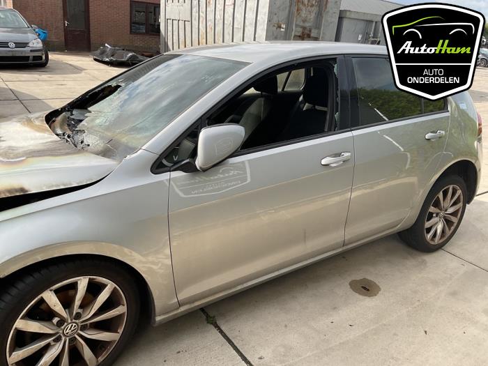 Volkswagen Golf VII 2.0 TDI 150 16V Vehículo de desguace (2017, Gris)