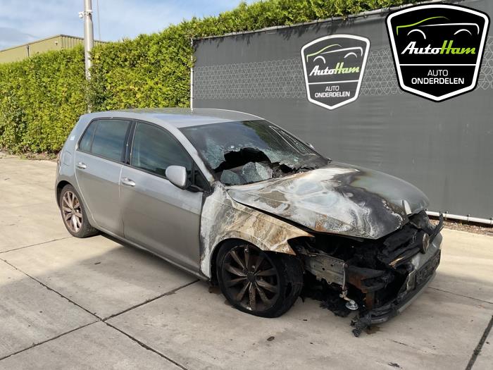 Volkswagen Golf VII 2.0 TDI 150 16V Vehículo de desguace (2017, Gris)