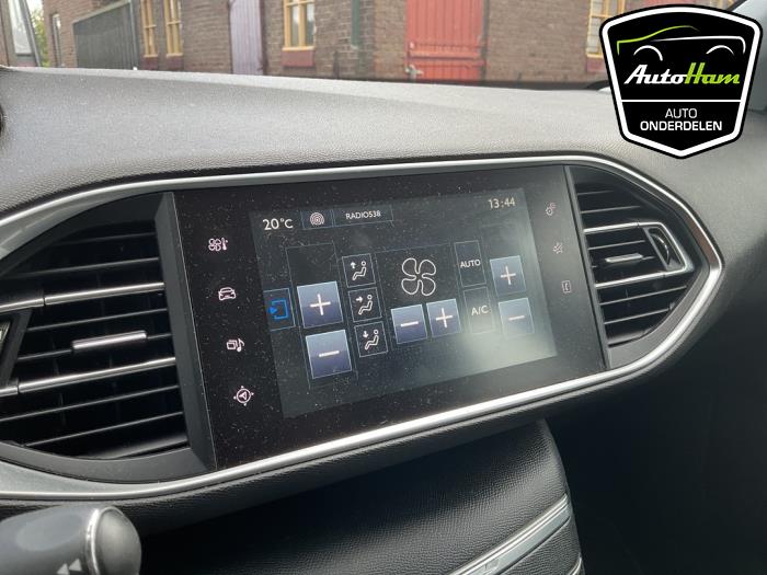 Peugeot 308 SW 1.2 12V e-THP PureTech 130 Épave (2015, Gris)