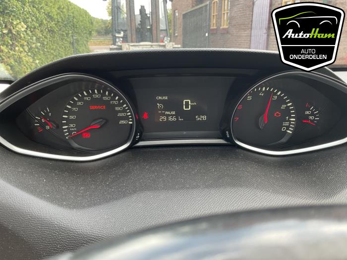 Peugeot 308 SW 1.2 12V e-THP PureTech 130 Épave (2015, Gris)