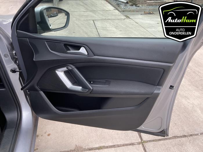 Peugeot 308 SW 1.2 12V e-THP PureTech 130 Épave (2015, Gris)