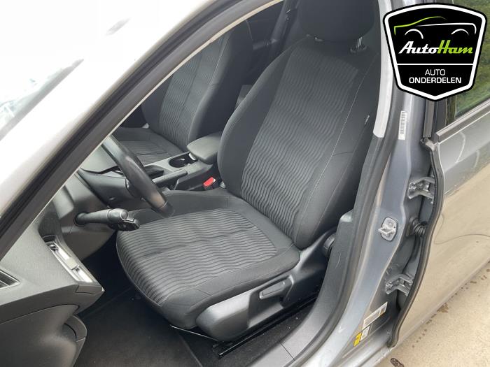 Peugeot 308 SW 1.2 12V e-THP PureTech 130 Épave (2015, Gris)